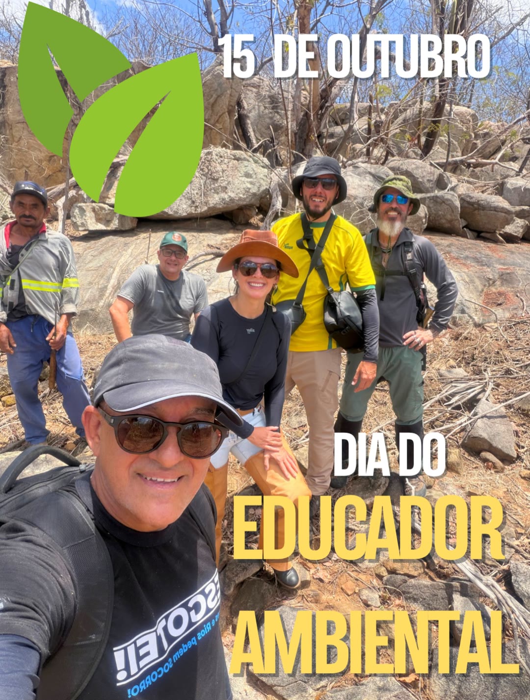 Educadores ambientais reunidos ao ar livre no Dia do Professor